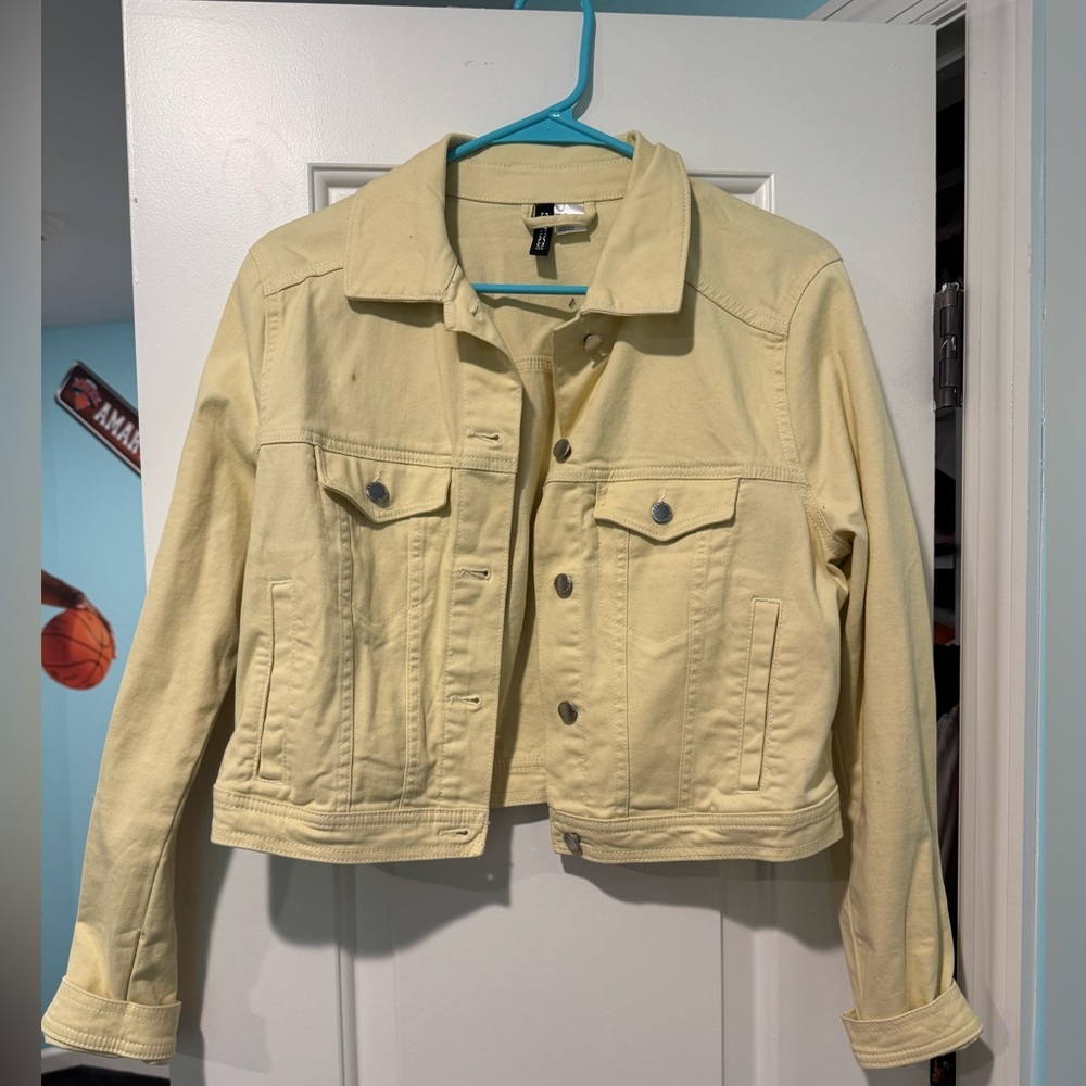 Pale yellow jacket